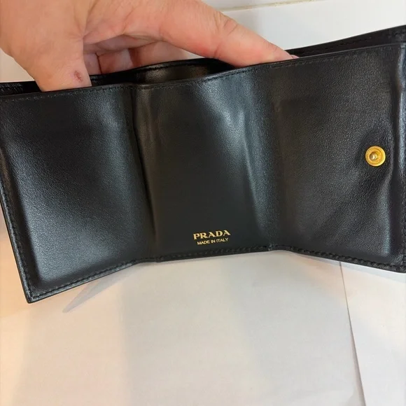 Prada Milano Black Vitello Leather Envelope Tri-Fold Wallet Made in Italy - Picture 6 of 9